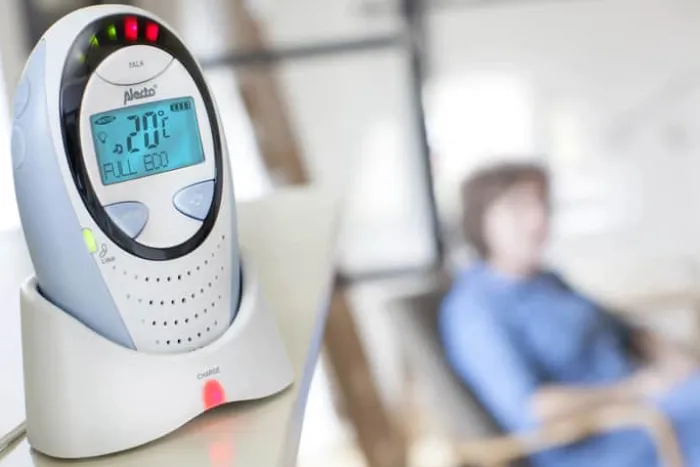 Alecto Baby DBX-88 ECO Babyalarm Med temperaturmåler og mulighed for tovejskommunikation