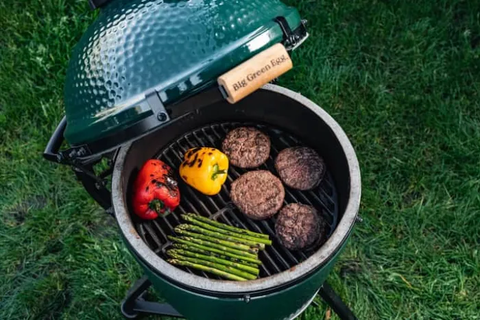 Big Green Egg EGGs® Kamado Kulgrill M - Grillareal: Ø 40 cm - Inkl. rustfri grillrist
