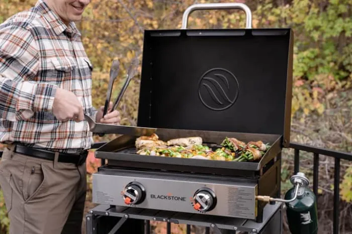 Blackstone 22” Plancha Bordgrill med låg Grillareal: B 57 x D 41,5 cm - 2 brændere - Sort