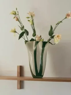 Broste Copenhagen Liva Vase Ø 23 x H 31,5 cm - Mundblæst glas - Grøn