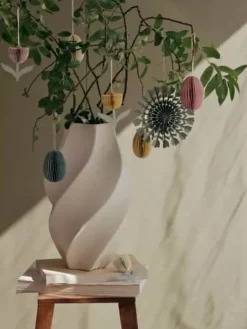 Broste Copenhagen Megan Papir Ornament Ø 4 x H 6 cm - Papir - Gul