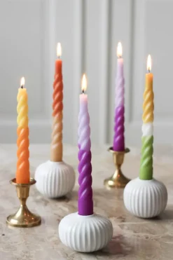 Candles with a twist Lys - 6 stk. Ø 2,2 x H 21 cm - Lakeret paraffin lys - Gul/hvid/grøn