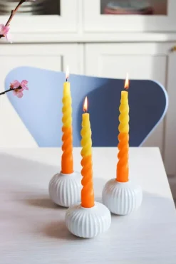Candles with a twist Lys - 6 stk. Ø 2,2 x H 21 cm - Lakeret paraffin lys - Gul/orange