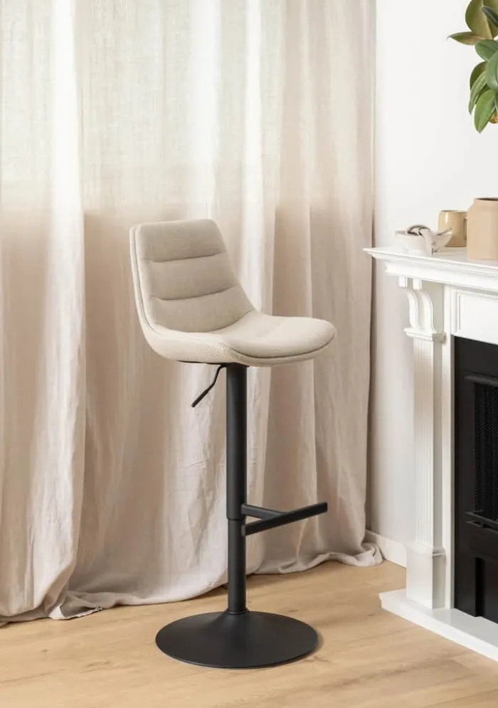 CASA Living Adisa Barstol - 2 stk H 95 x D 47 cm - Stof/stål - Beige/sort
