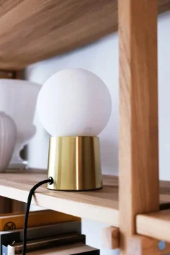 CASA Living Bloom Bordlampe H 19 cm - Jern/glas - Messingfarvet