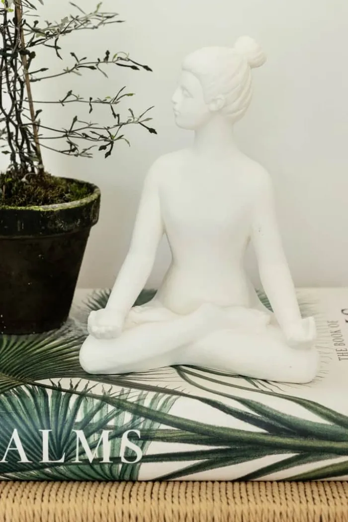 CASA Living Figur - Dame H 20,7 cm - Stentøj - Mat hvid