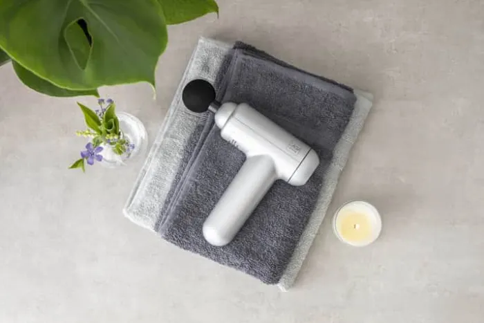 CASA Living Massagepistol 32 intensitetsniveauer - Inkl. 4 massagehoveder - Grå