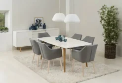 CASA Living Nora Spisebordsstol H 84 x B 58 x D 58 cm - Egetræ/stof - Lysegrå/lys natur