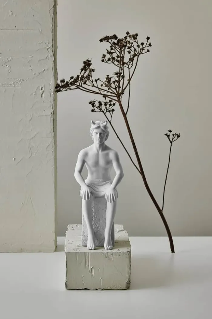 Christel Marott Christel Stjernetegn - Tyr H 24,9 x B 9,8 x L 9,2 cm - Porcelæn - Hvid