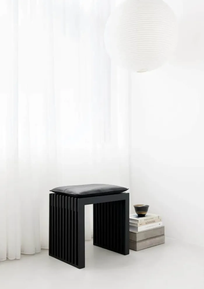 cinas Rib Skammel inkl. sort hynde H 48 x B 45 x L 35 cm - Maghoni - Sort