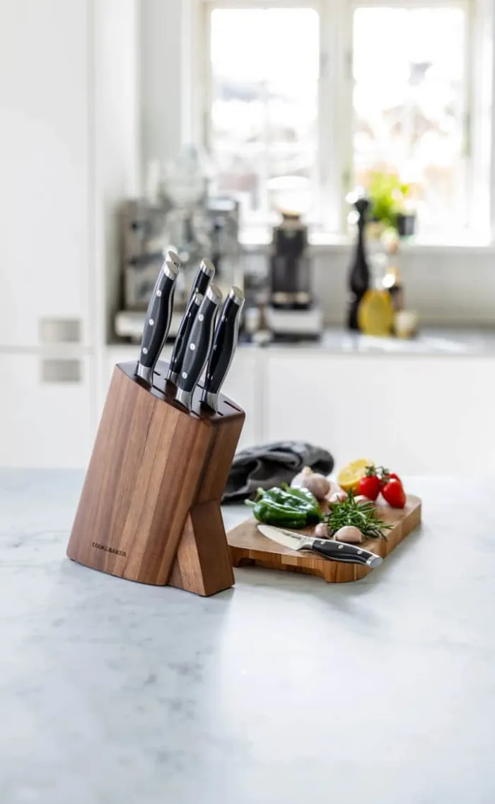 Cook & Baker Knivblok med 7 knive H 40 x B 26,5 x 10,5 cm - Certificeret Akacietræ/rustfrit stål - Brun
