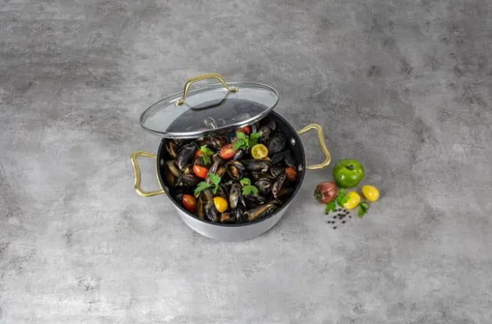 Cook & Baker Premium Gryde 3,6 liter - Genanvendt aluminium - Sølvfarvet/guldfarvet