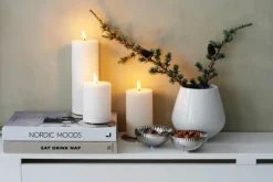 Deluxe Homeart Real Flame LED Bloklys Ø 7,5 x H 10 cm - Stearin/resin - Hvid