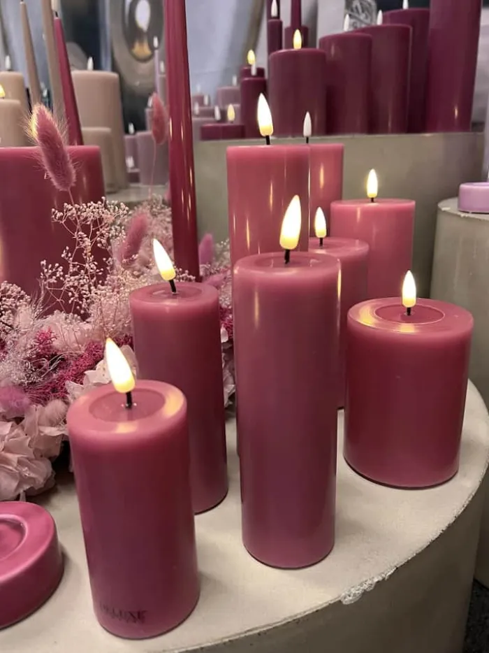 Deluxe Homeart Real Flame LED Bloklys Ø 5 x H 20 cm - Stearin/resin - Magenta