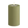 Deluxe Homeart Real Flame LED Udendørs Bloklys Ø 7,5 x H 12,5 cm - Plastik/resin - Oliven Grøn