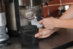 Dreamfarm Kaffegrumsbeholder Ø 13,5 - Plastik - Sort