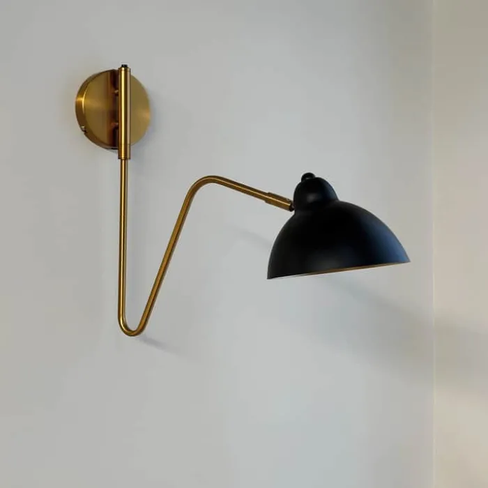 Dyberg Larsen Futura Væglampe H 40 x L 52 cm - Metal - Sort/messing