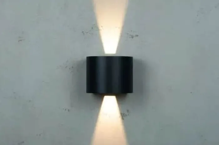 Dyberg Larsen Mars Udendørs Væglampe H 11 x B 14 x L 11,7 cm - Integreret LED - Mat sort