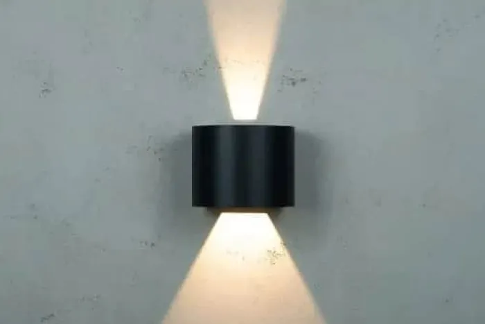 Dyberg Larsen Mars Udendørs Væglampe H 11 x B 14 x L 11,7 cm - Integreret LED - Mat sort