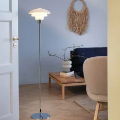 Dyberg Larsen Morph Gulvlampe Ø 28 x H 137 cm - Glas/metal - Opal/Krom