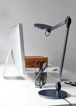 Dyberg Larsen Office Bordlampe H 53 cm - Integreret LED - Mat grå