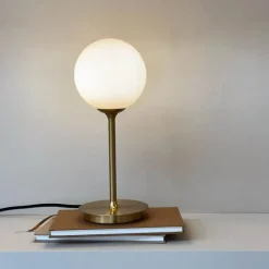 Dyberg Larsen Sia Bordlampe H 30 cm - Glas/metal - Opal/Messing