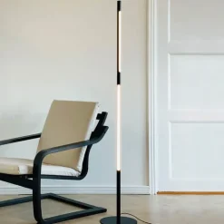 Dyberg Larsen Vagner LED Gulvlampe Ø 26 x H 150 cm - Metal/plastik - Sort