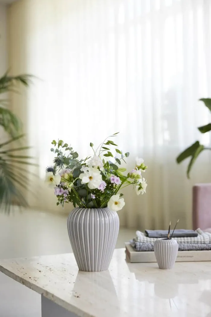 erik bagger a/s Eslau Lilje Vase H 20 cm - Fajance - Grå