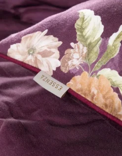 Essenza Orianna Sengetæppe B 180 x L 265 cm - Bomuldssatin - Mauve wine