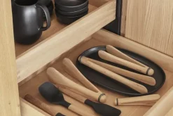 Eva Solo Nordic Kitchen Grydeske Lille L 27 cm - Egetræ/silikone - Natur/sort