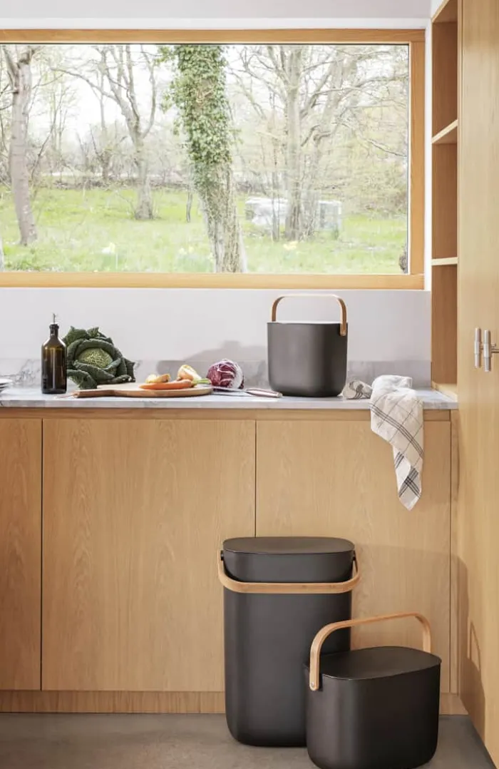 Eva Solo Reflect Affaldsspand 6 liter - Genanvendt kunststof/genanvendt bambus - Sort