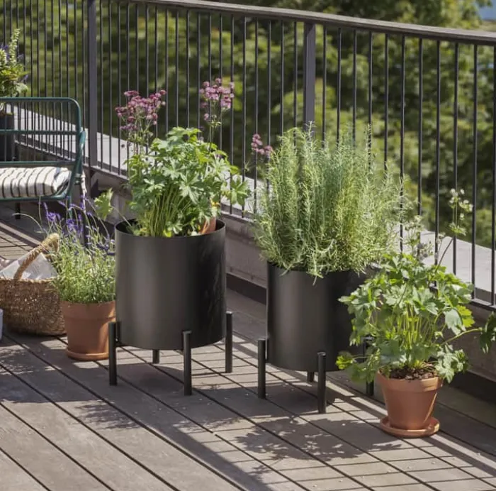 Eva Solo Simply Grow Potteskjuler B 37 x H 42 cm - Aluminium/galvaniseret stål