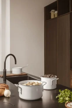 Eva Trio White Line Gryde 2,5 liter - Genanvendt aluminium/Rustfrit stål - Keramisk Slip-Let® belægning