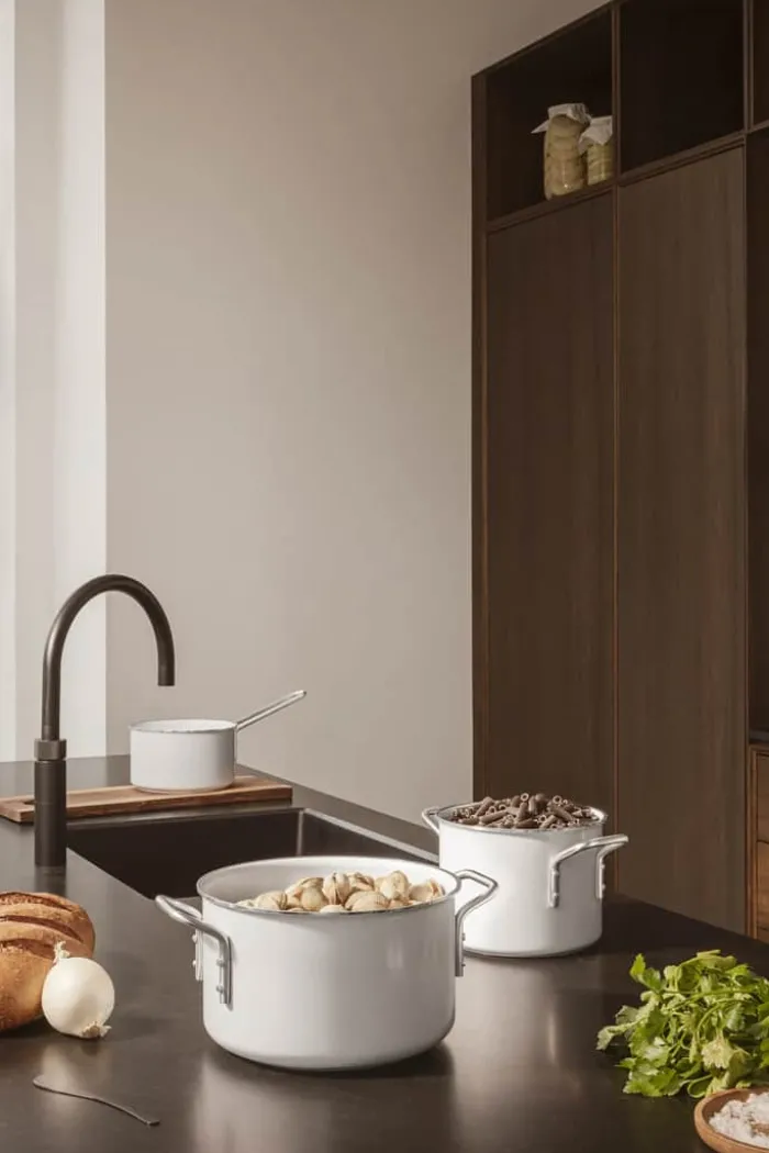 Eva Trio White Line Gryde 2,5 liter - Genanvendt aluminium/Rustfrit stål - Keramisk Slip-Let® belægning