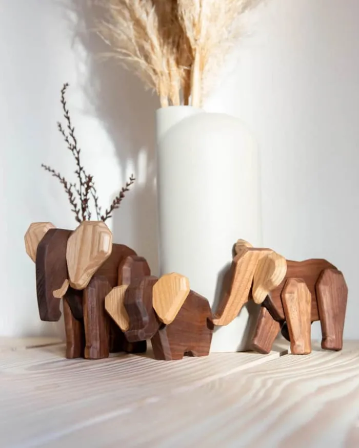 FableWood Mor-elefant H 15 cm - Magnetisk - Valnødde-/asketræ