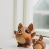 FableWood Pick Me Up Egern - Egon H 8 cm - Mahogni- og gummitræ