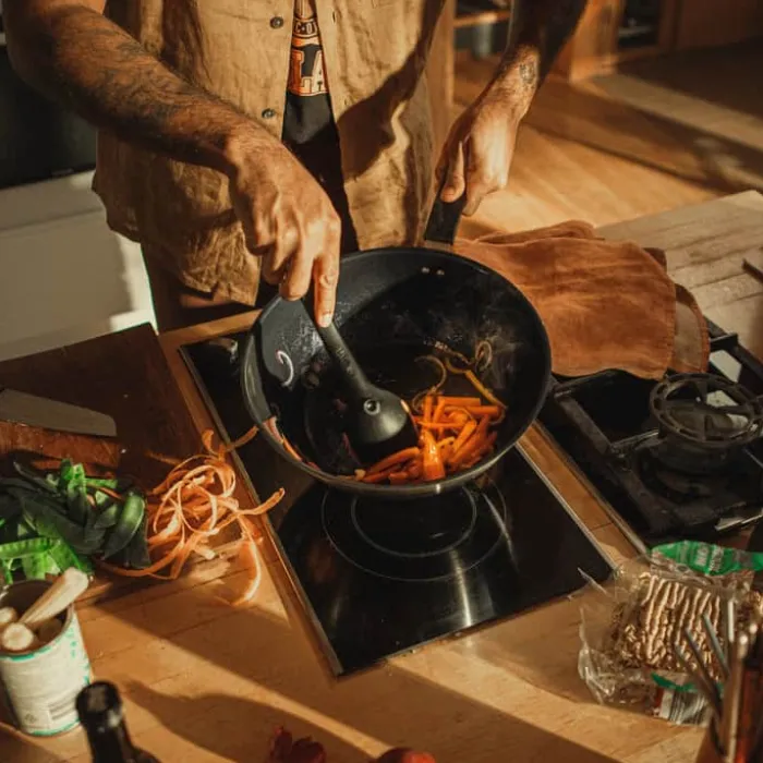 Fiskars Functional Form Wok Ø 28 cm - Rustfrit stål - Keramisk non-stick