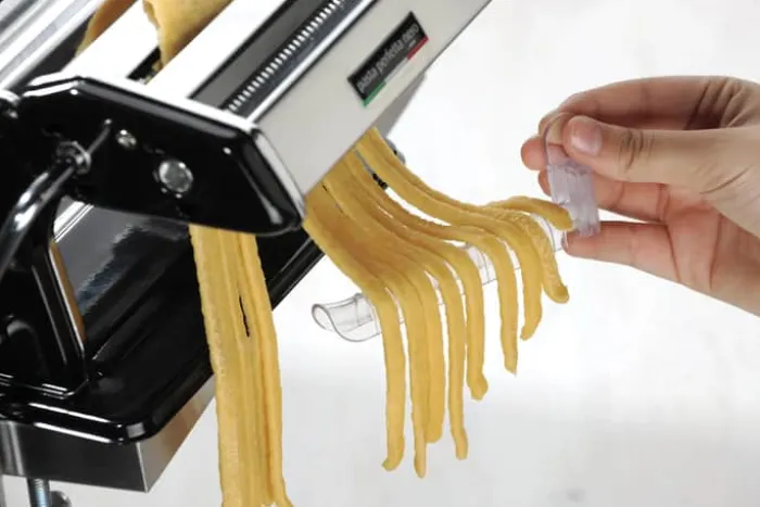 Gefu Cittare Pastastativ H 31,3 x B 26,9 x L 26,9 cm - Plastik - Sølvfarvet