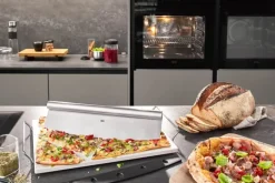 Gefu Pizzasten m. stand og Pizzahjul B 30 x L 38 cm - Rustfrit stål/plastik