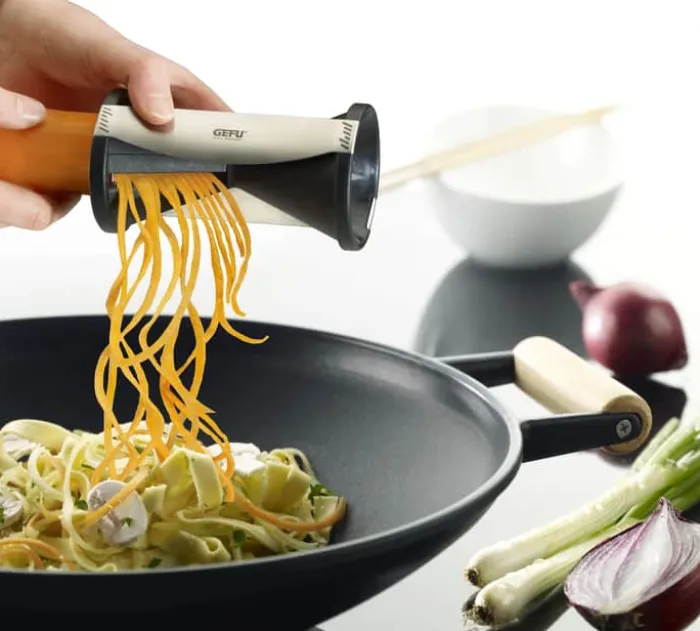 Gefu Spirelli Spiralizer H 13,5 cm - Rustfrit stål/plastik - Sort