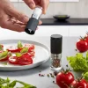 Gefu Tusome Salt- og pebersæt H 9,3 cm - Rustfritstål/glas - Sort/klar