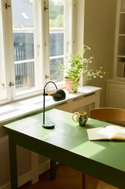 Halo Design DC Bordlampe Ø 12 x H 35 cm - Metal/træ - Mørk Grøn