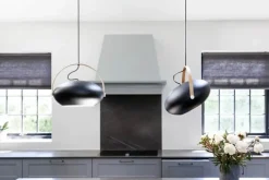 Halo Design D.C Pendel Ø 40 cm - Aluminium/egetræ - Sort
