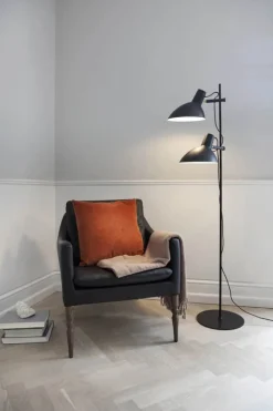 Halo Design Metropole Gulvlampe - 2 arme H 150 cm - E27 - Sort