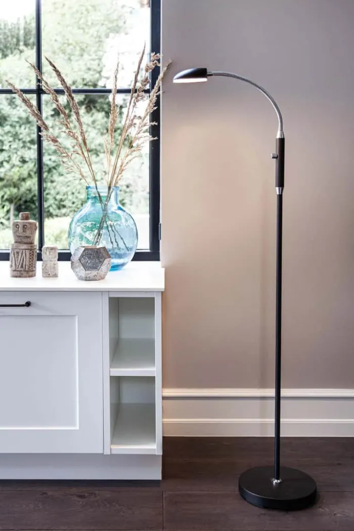 Halo Design Vegas Gulvlampe H 140 cm - Krombelagt stål - Sort