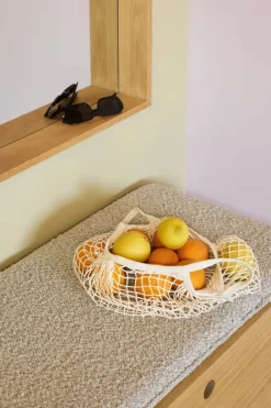 Hübsch Alcove Bænk H 45 x B 47 x L 90 cm - MDF/egetræ/polyester - Natur/lysegrå