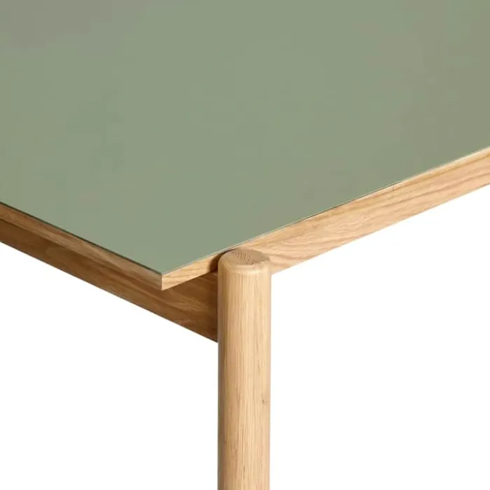Hübsch Oblique Skrivebord H 75 x B 81 x L 140 cm - Linoleum/MDF/egetræ - Grøn/natur
