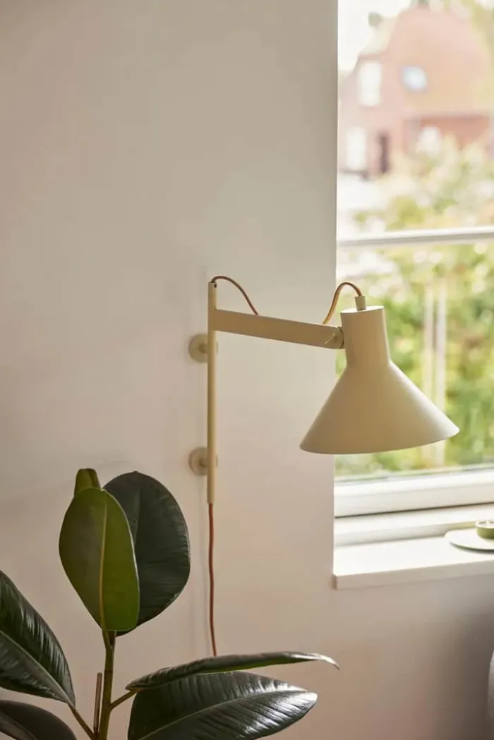 Hübsch Studio Væglampe H 33 cm - Jern - Lysegrøn