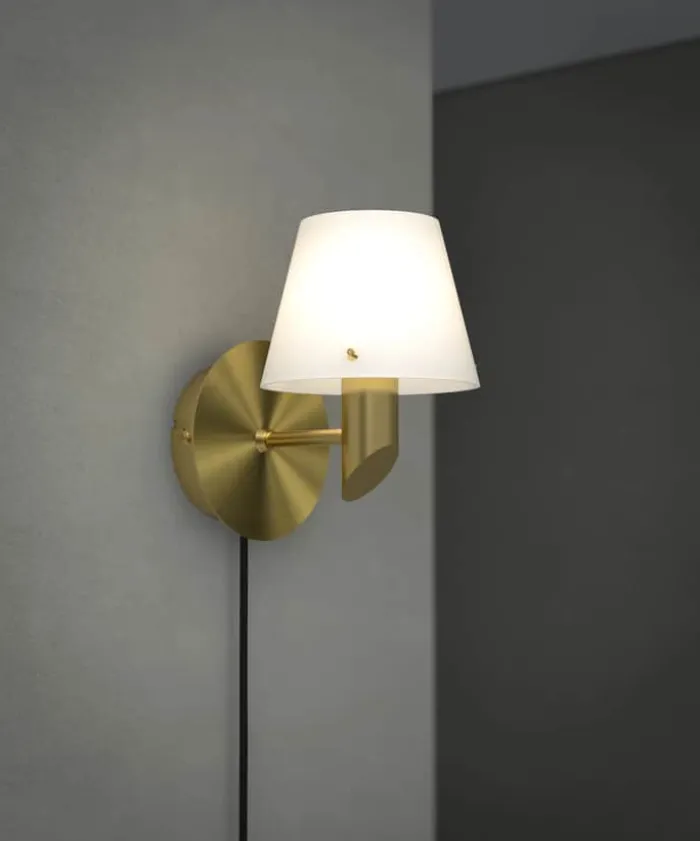 Herstal Gil Væglampe Ø 10,4 cm - Metal - Satin brass/opal