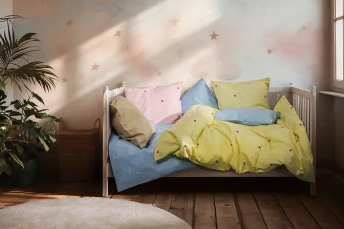 Juna Daisy Baby Sengetøj B 70 x L 100 cm - Økologisk bomuld - Gul